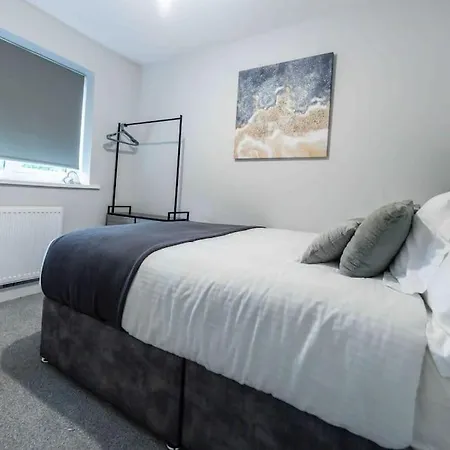 Beautiful, Peaceful, 5 Bedroom With Hot Tub! Holiday home