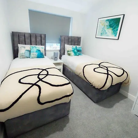 Holiday home Beautiful, Peaceful, 5 Bedroom With Hot Tub! *
