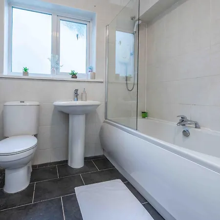 Beautiful, Peaceful, 5 Bedroom With Hot Tub! * Manchester