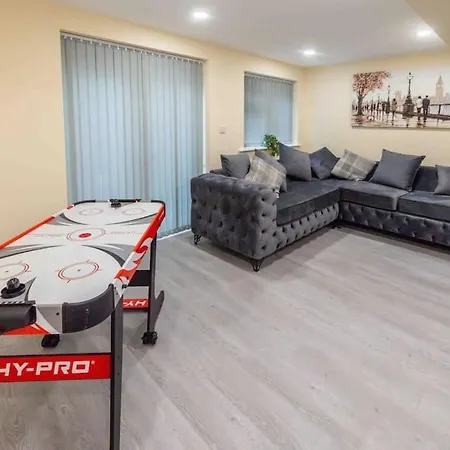 Holiday home Beautiful, Peaceful, 5 Bedroom With Hot Tub!
