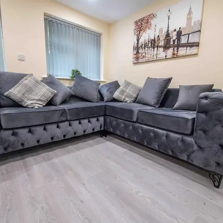 Beautiful, Peaceful, 5 Bedroom With Hot Tub! * Manchester