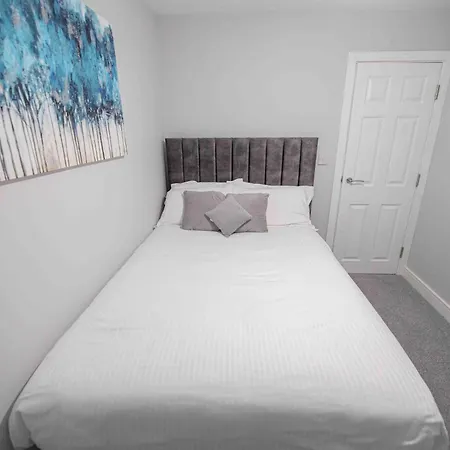 Beautiful, Peaceful, 5 Bedroom With Hot Tub!