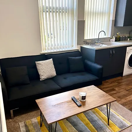 Failsworth 6 With Free Gated Parking Manchester