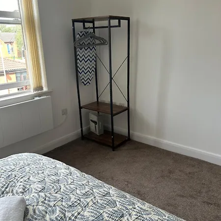 Failsworth 6 With Free Gated Parking