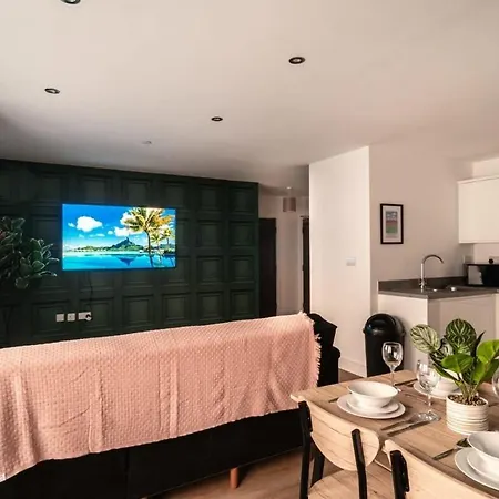 Stayzeni, Alexandra Rise Neat 1br Flat * Manchester