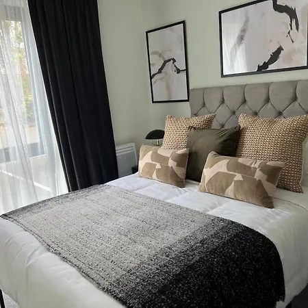 Apartment Stunning Centre From + Free Parking *