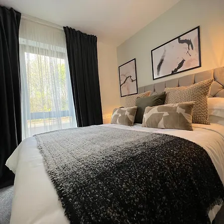 Apartment Stunning Centre From + Free Parking