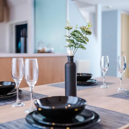 Luxury Coop Live & Etihad With Free Parking