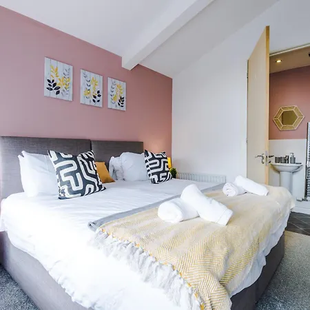 Luxury Coop Live & Etihad With Free Parking *