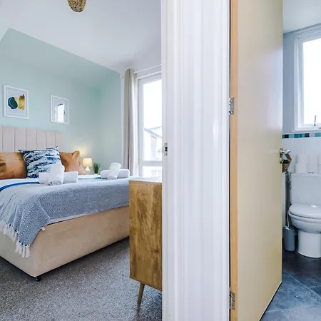 Luxury Coop Live & Etihad With Free Parking Holiday home Manchester