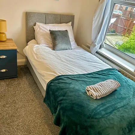 Lovely 3 Bedroom In -sleep 7 *