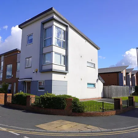 Luxury - Pick A - Free Parking & Kitchen Access, Near Etihad Stadium, The Coop Live & Piccadilly Station, Privatunterkunft Manchester