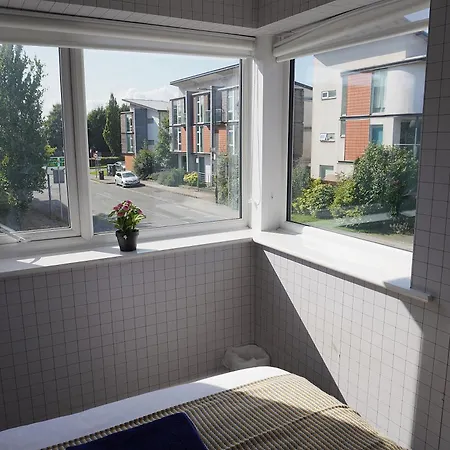 Luxury - Pick A - Free Parking & Kitchen Access, Near Etihad Stadium, The Coop Live & Piccadilly Station,