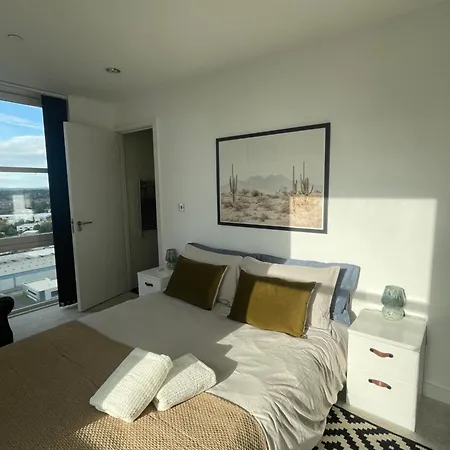 Entire Highrise Hideaway *