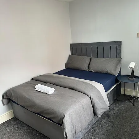 Budget With Private Bathroom * Manchester