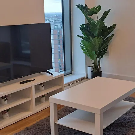 Media Apartment *