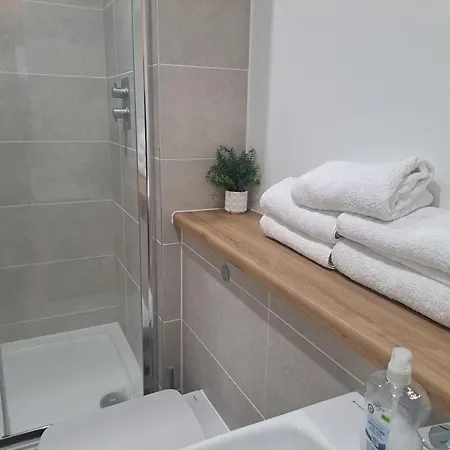 Apartment Media *