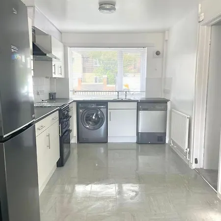 Manchester Holiday Home Σπίτι διακοπών *
