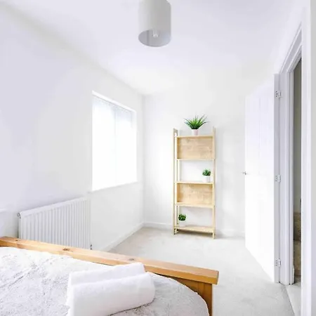 Holiday home Spacious 4-bed Manchester