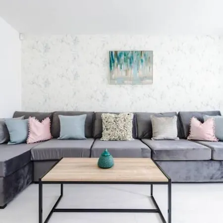 بيت للعطل Spacious 4-bed مانشستر
