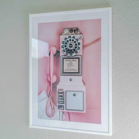 Comfy Four Bedroom House With Parking