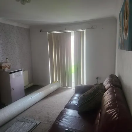 L&lstays At 12 Harvard Road * Manchester
