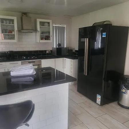 L&lstays At 12 Harvard Road Apartment