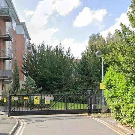 2 Bed Ensuite With Balcony And Free Onsite Secure Parking