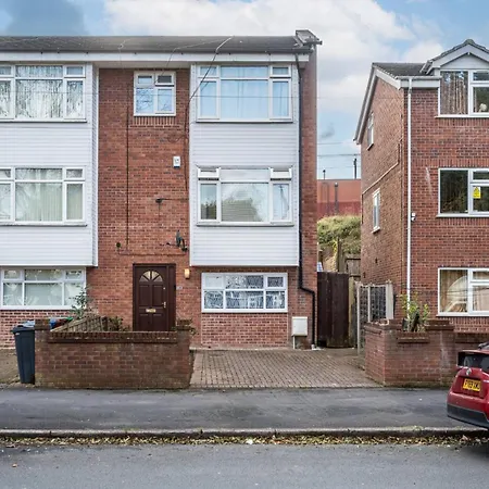 3-story With Driveway - Heaton Park - Sleeps 9 Апартаменты