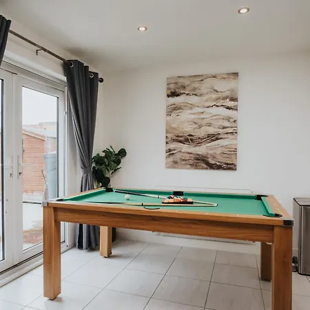 Pool Table - Coop Live Arena, Etihad & Holiday home *