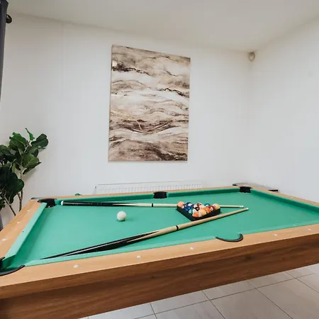 Semesterbostad Pool Table - Coop Live Arena, Etihad &
