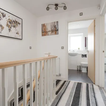 Дом отдыха Pool Table - Coop Live Arena, Etihad &