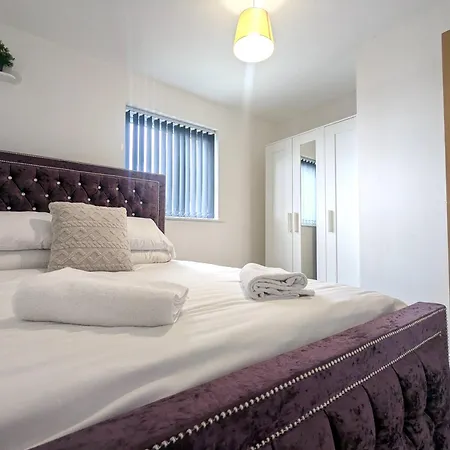 Modern 2 Bed 1 Bath 1 Ensuite - Salford شقة *