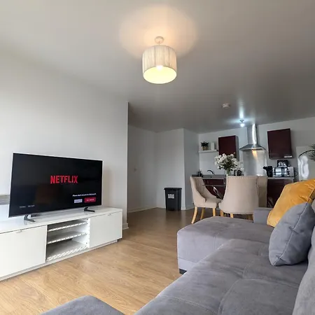 Modern 2 Bed 1 Bath 1 Ensuite - Salford Apartment *
