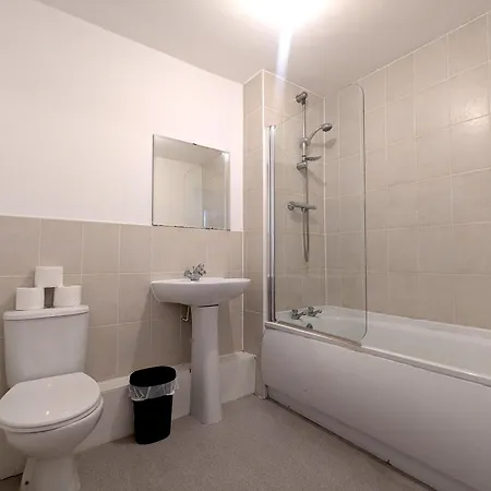 Modern 2 Bed 1 Bath 1 Ensuite - Salford Apartment Manchester