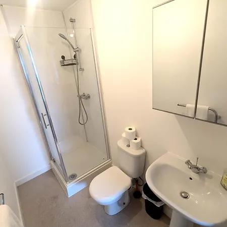 Modern 2 Bed 1 Bath 1 Ensuite - Salford شقة *