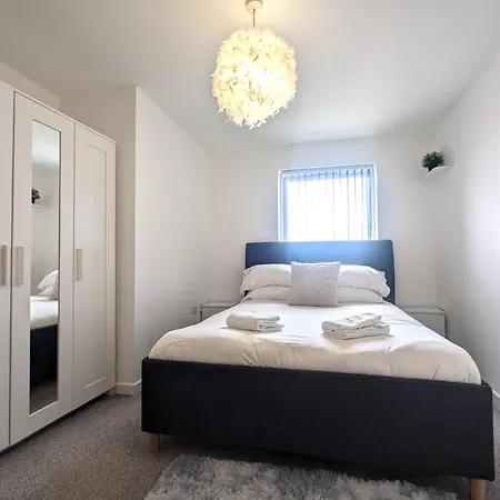Modern 2 Bed 1 Bath 1 Ensuite - Salford * Manchester