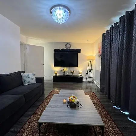 New Large Townhouse 3 Bedrooms 4 Beds And Parking *