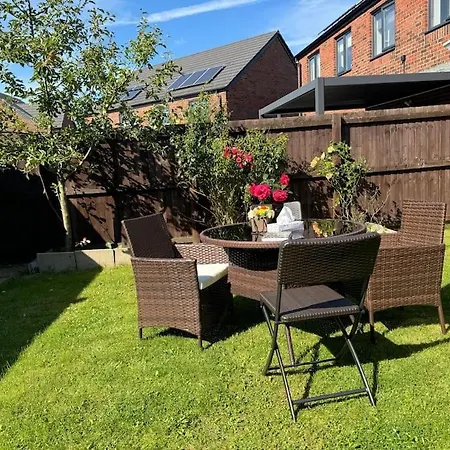 Holiday home New Large Townhouse 3 Bedrooms 4 Beds And Parking Manchester