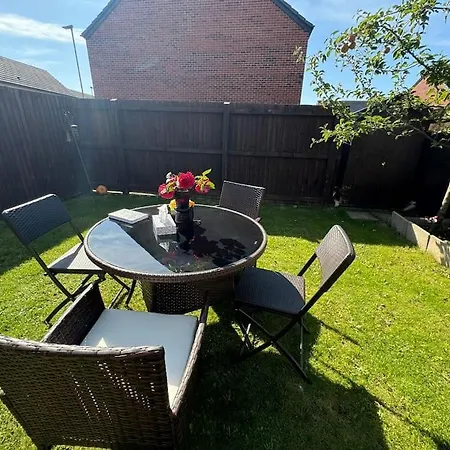 New Large Townhouse 3 Bedrooms 4 Beds And Parking Manchester