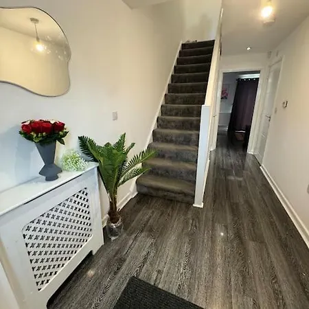 New Large Townhouse 3 Bedrooms 4 Beds And Parking Дом отдыха Манчестер