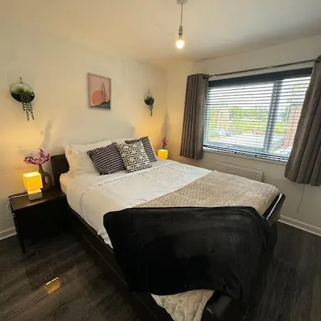 New Large Townhouse 3 Bedrooms 4 Beds And Parking Holiday home *