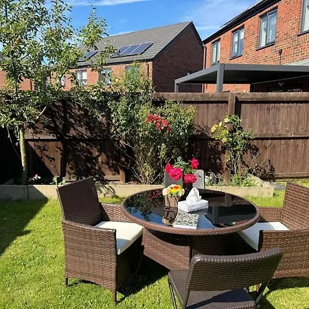 Holiday home New Large Townhouse 3 Bedrooms 4 Beds And Parking