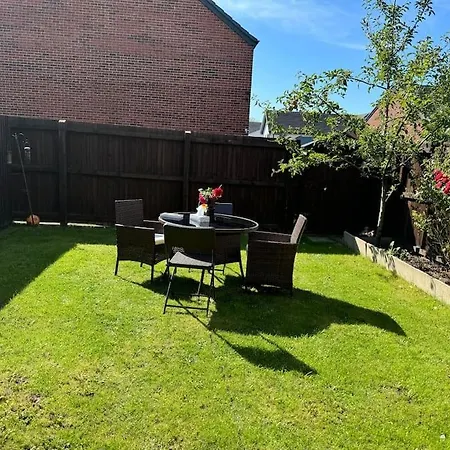 New Large Townhouse 3 Bedrooms 4 Beds And Parking Holiday home *