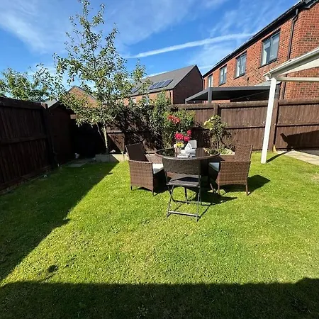 Holiday home New Large Townhouse 3 Bedrooms 4 Beds And Parking Manchester