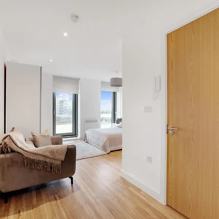 Apartment New! Media 1br Free Wifi Manchester