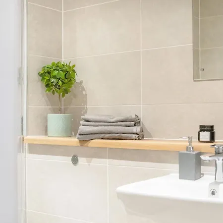 Apartment New! Media 1br Free Wifi