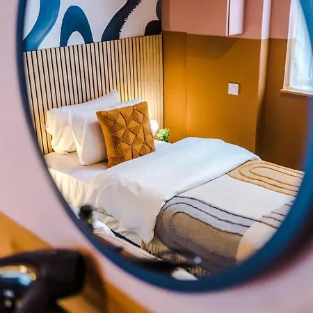 Modern 4-bedroom In * Manchester