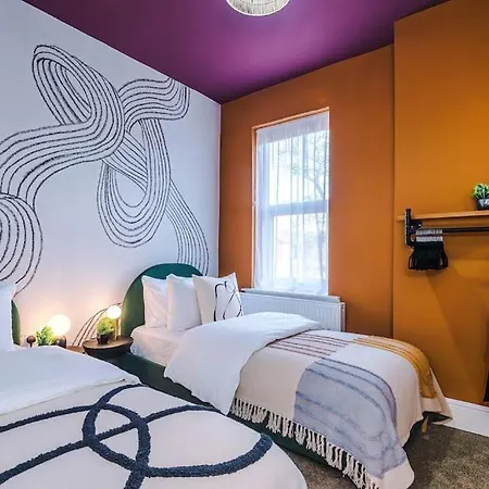 Modern 4-bedroom In Feriehus *