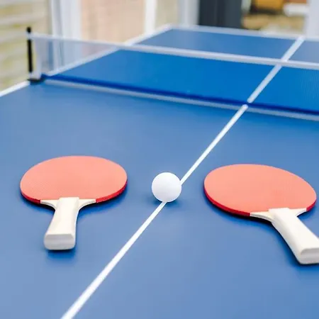 Apartment Stylish Home, Games Room, Sleeps 6, Large Driveway, Perfect For Groups Manchester